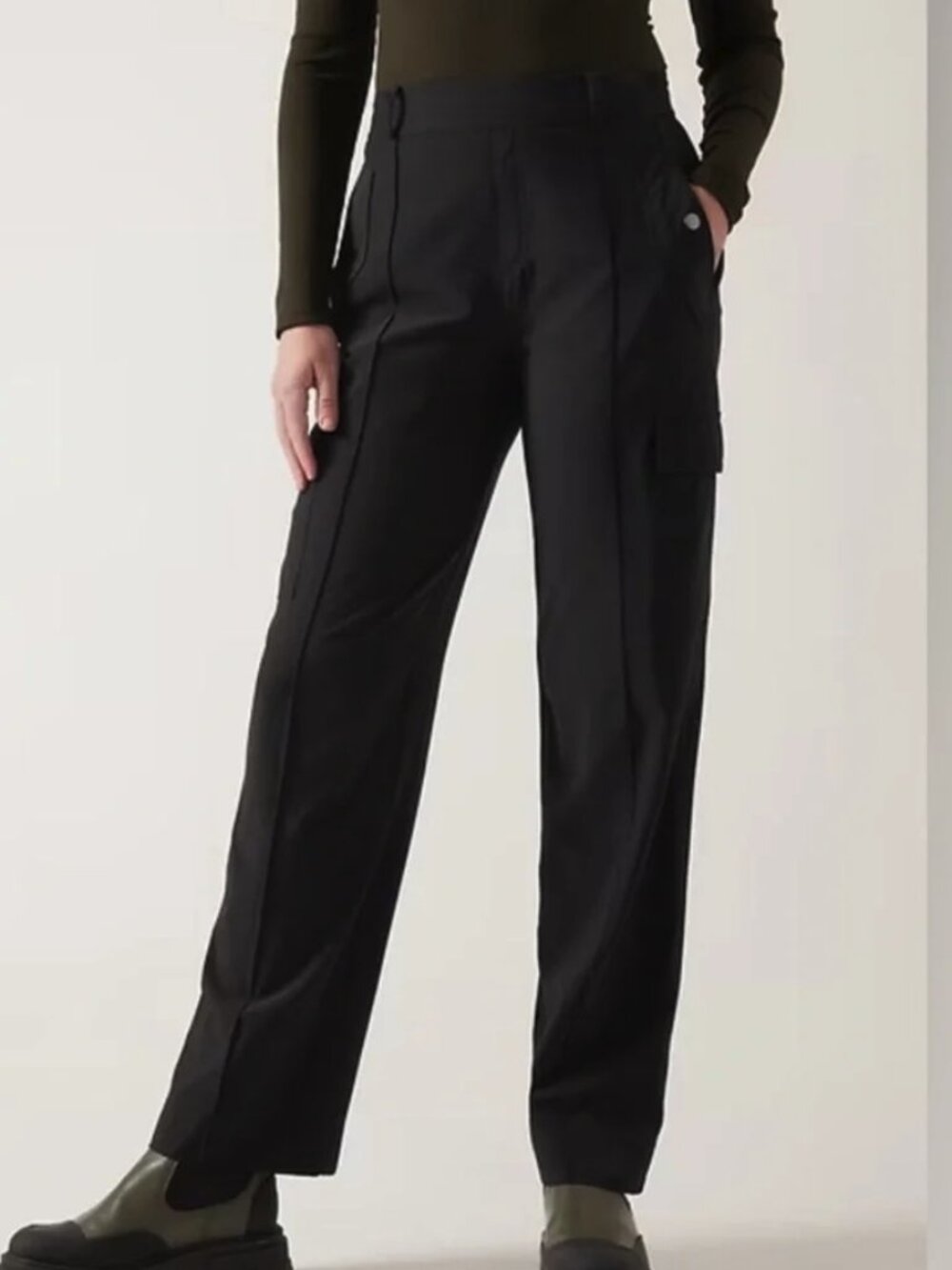 Athleta Vienna Black Cargo Pants Size 10 Straight Leg Snap Pocket